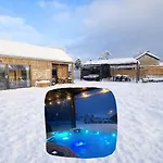 Dağ evi Charme Et Bien-etre Jacuzzi Et Nature Pres De