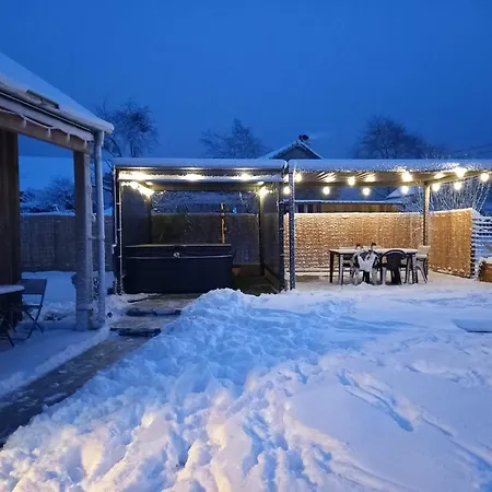 Neuf Avec Jacuzzi Et Jardin Privés - Chalet *