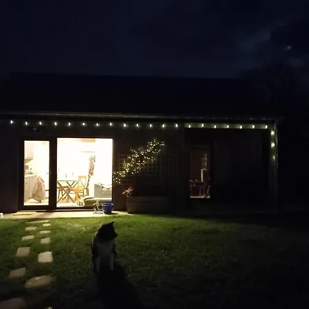 Neuf Avec Jacuzzi Et Jardin Privés - Chalet Durbuy