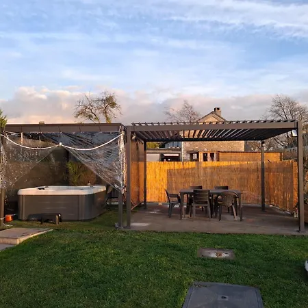 Neuf Avec Jacuzzi Et Jardin Privés - *