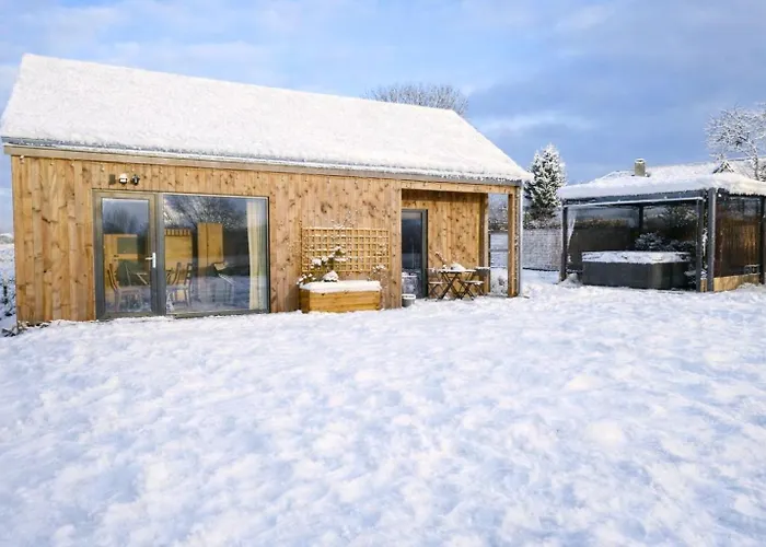 Neuf Avec Jacuzzi Et Jardin Privés -