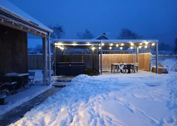 Charme Et Bien-etre Jacuzzi Et Nature Pres De Chalet *